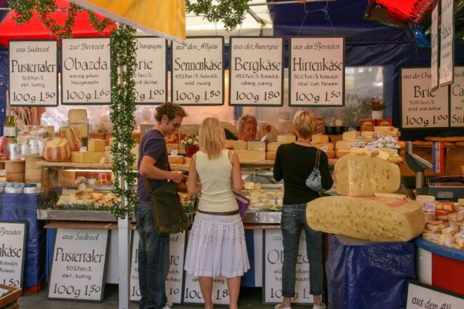 Munich: Altstadt & Viktualienmarkt Stadtrundgang Auf Deutsch - Theatine Church: Baroque Beauty in Munich