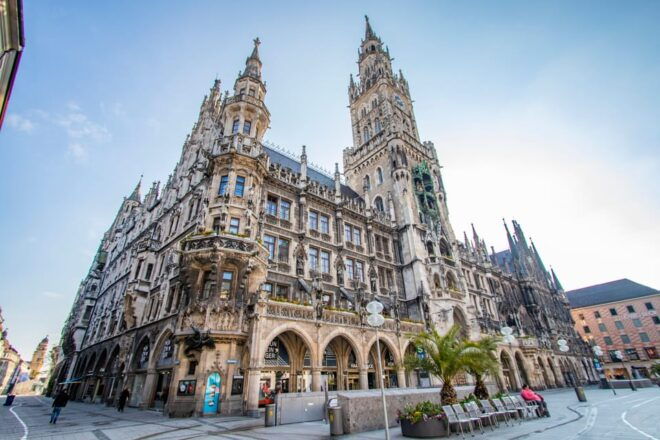 Munich: Art and Culture Walking Tour With a Local Guide - Tour Duration and Group Size