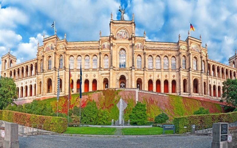 Munich Big Bus Hop-On Hop-Off Tours (Open-Top) - Audio commentary in nine languages