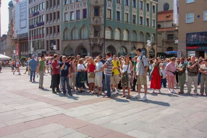 Munich City: Marienplatz and English Garden Walking Tour - Tour Schedule and Meeting Point