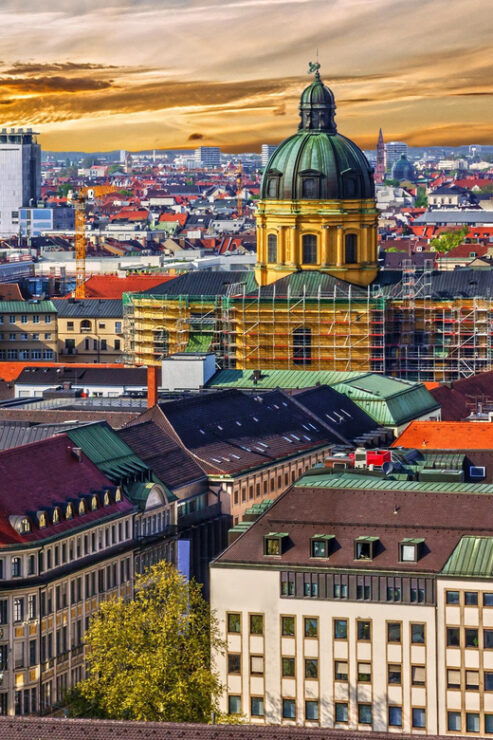 Munich Enchanted: A Couple's Guide to the City's Wonders - Key Points