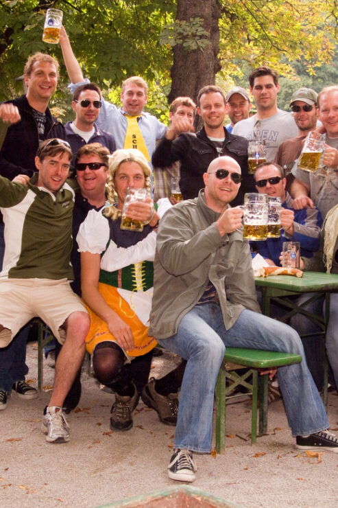 Munich: Evening Bike Tour With Beer Garden Visits - Itinerary Highlights