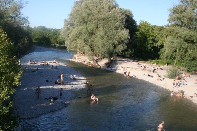 Munich: Evening Bike Tour With Beer Garden Visits - Inclusions and Options