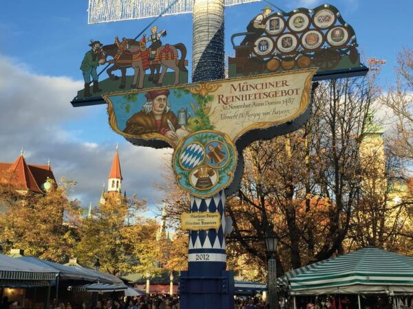 Munich: Food Tour Beer - 3 Small Beers & Snack Platter - Local Beer Culture