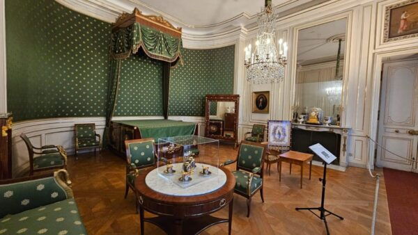 Munich: Guided Tour of Nymphenburg Palace and Park in German - The Sum Up
