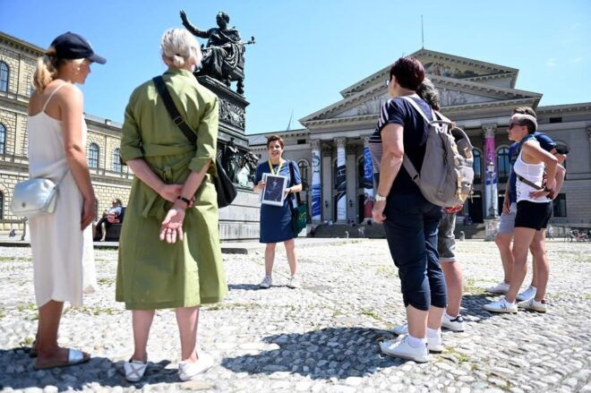 Munich: Highlights Old Town and Viktualienmarkt - Tour Experience