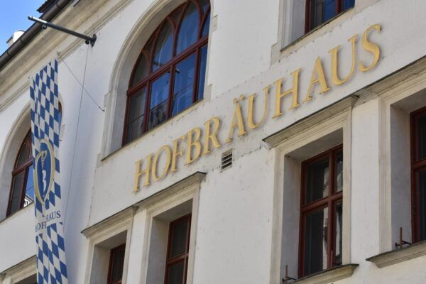 Munich: Highlights Old Town and Viktualienmarkt - Discovering Viktualienmarkt