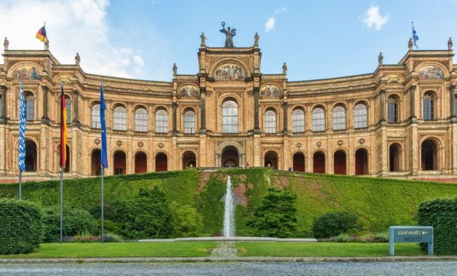 Munich: Highlights Private Bike Tour With Licensed Guide - Cycling Along the Landmarks