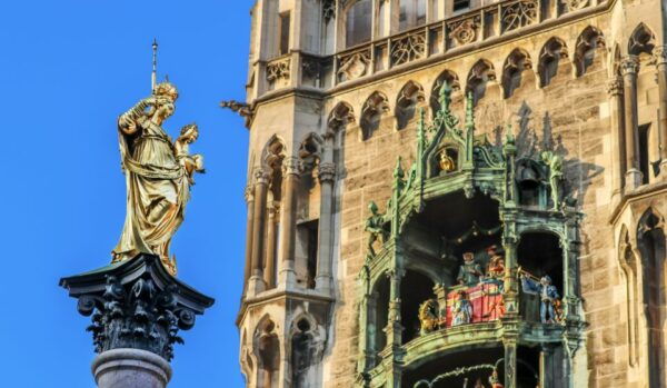 Munich: Highlights Private Bike Tour With Licensed Guide - Meeting Point and Important Details