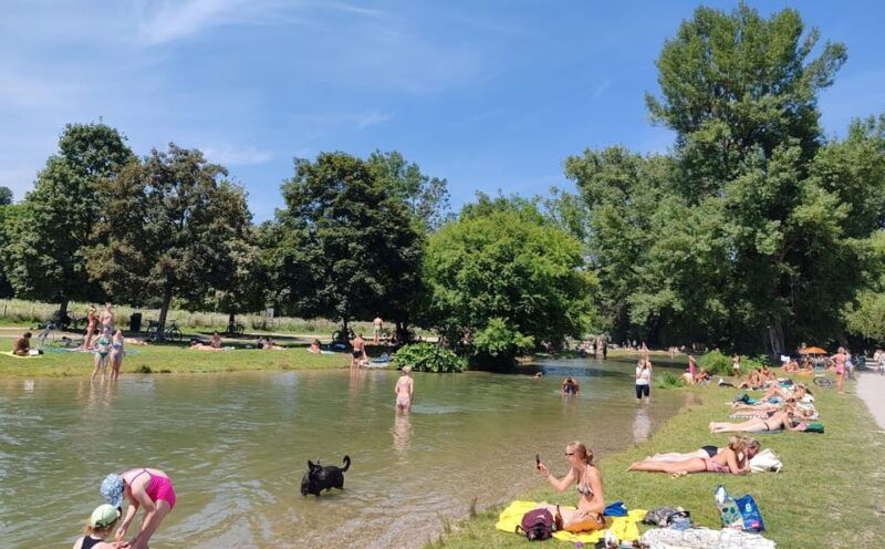 Munich: Mini Classic Bike Tour with Beer Garden Stop at 4 PM - Discovering Munich on Two Wheels