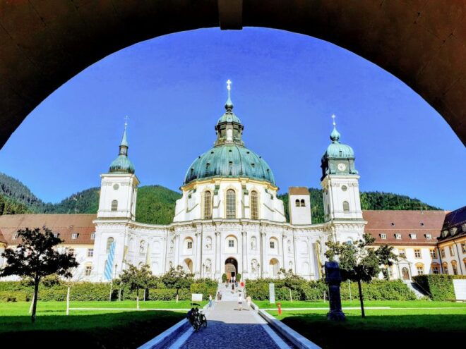 Munich: Neuschwanstein Private Guided Tour Packages - Inclusions and Amenities Provided During the Tour