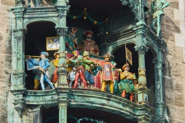 Munich New Town Hall and Beyond – Private Walking Tour - Meeting Point Information