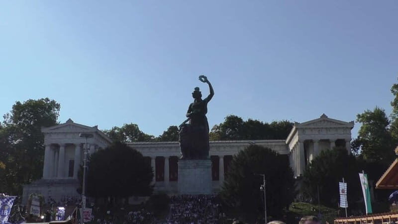 Munich: Oktoberfest Guided Tour for Beginners - An Authentic Munich Oktoberfest Welcome