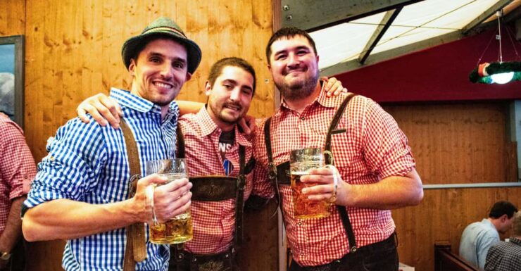 Munich: Oktoberfest Tour With Tent Reservation, Food & Beer - Key Points