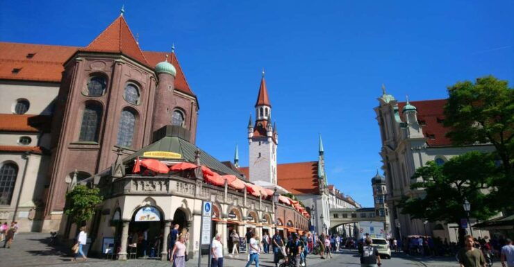 Munich: Old Town Guided Walking Tour With Lunch Stop - Experience Highlights