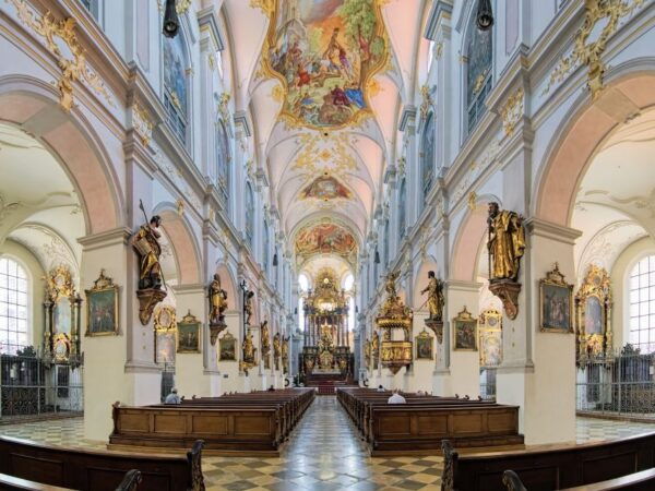 Munich: Old Town Highlights Private Walking Tour - Directions