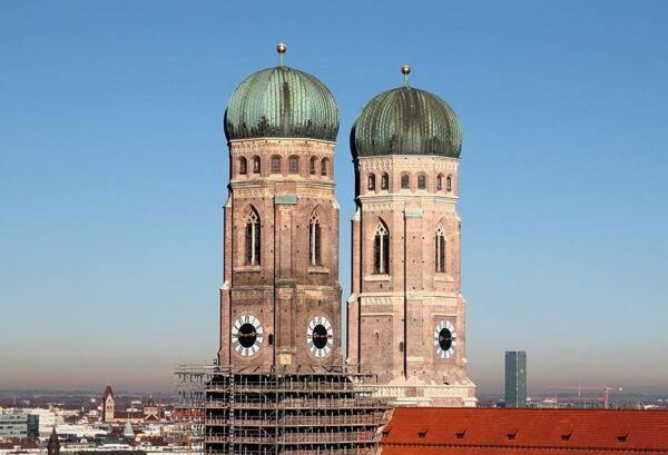 Munich - Old Town Historic Walking Tour - Language Options Available