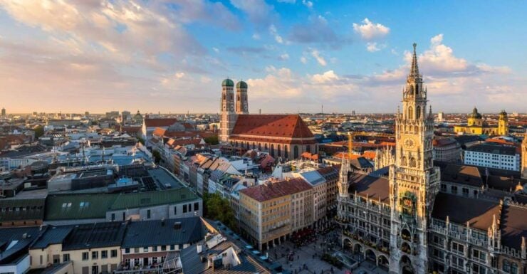 Munich: Private Architecture Tour With a Local Expert - Live Tour Guide in English and German