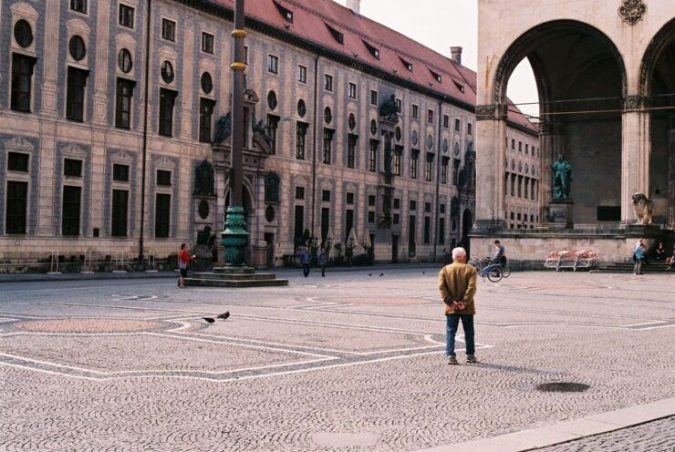 Munich Private Guided Walking Tour With Deutsche Museum - Key Points