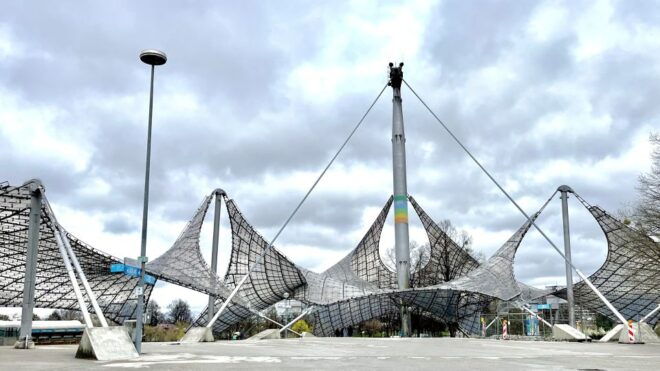 Munich: Private Half-Day Guided Walking Tour - Architectural Marvels and Modern Life