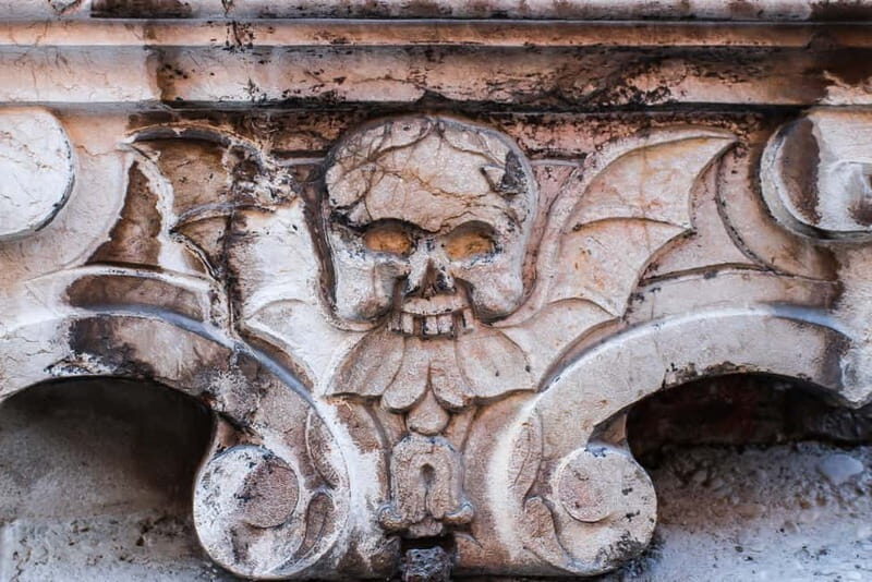 Munich: Raven Black Witches and Executioners Walking Tour - Exploring the Dark Side of Munich: What the Tour Offers