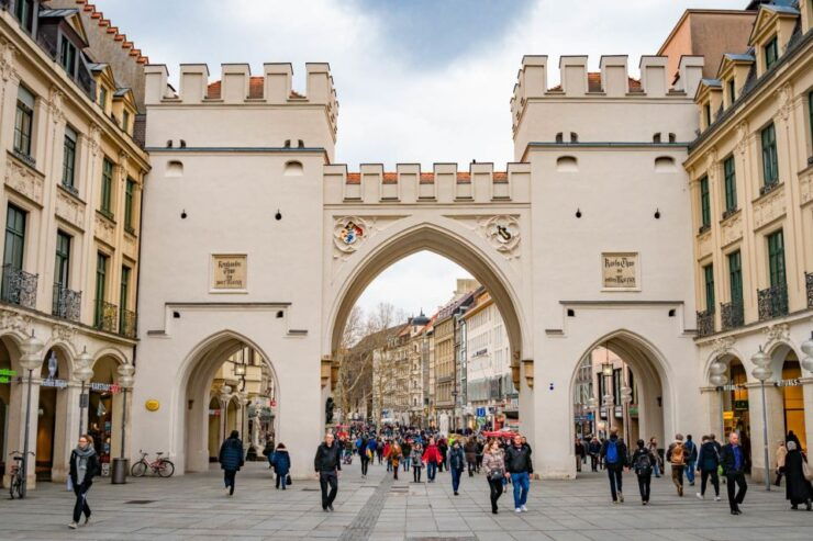 Munich: Recorrido a Pie Por El Casco Antiguo En Español - Tour Duration and Cancellation Policy