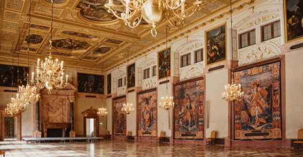 Munich: Residenz Museum Tickets and 2,5-hour Guided Tour - Booking Process