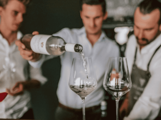 Munich: Romantic Wine Experience for Two at Viktualienmarkt - Location and Accessibility