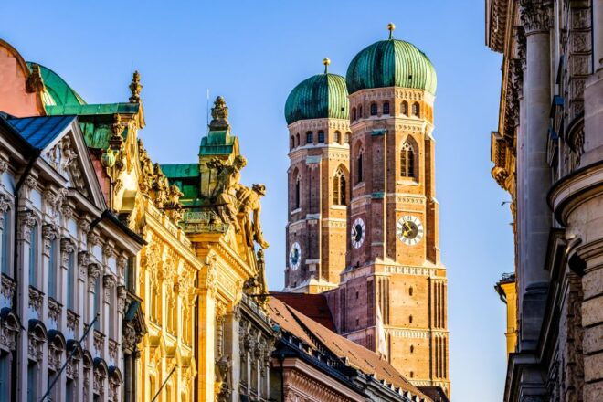 Munich: Traditional German Food and Old Town Private Tour - Meeting Point
