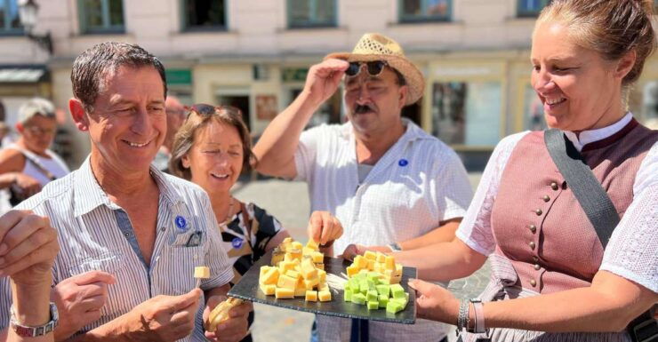 Munich: Viktualienmarkt Food Tasting Tour in German - Market Exploration