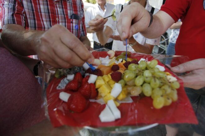 Munich: Viktualienmarkt Food Tasting Tour in German - Booking and Payment