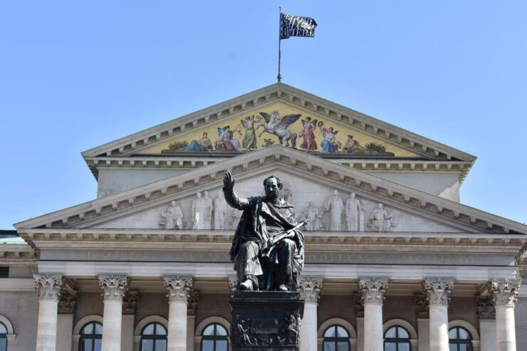 Munich: Walking Tour Highlights of the Old Town in English - Itinerary Highlights