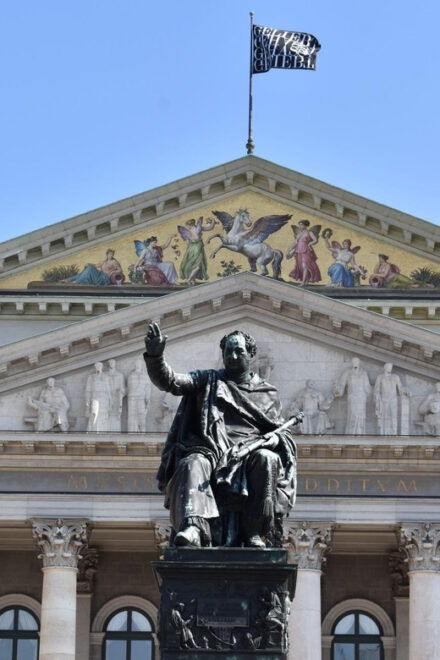 Munich: Walking Tour Highlights of the Old Town in English - Experience and Insights