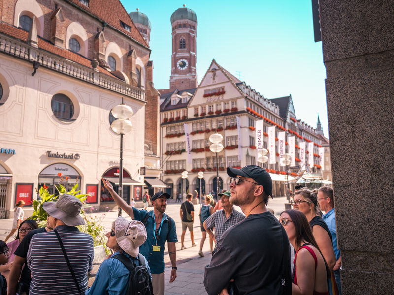 Munich Walking Tour of the Old Town - What the guide adds