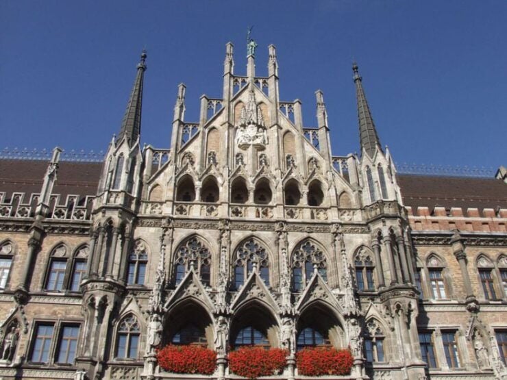 Munich: Walking Tour Old Town and Viktualienmarkt - Tour Experience Options