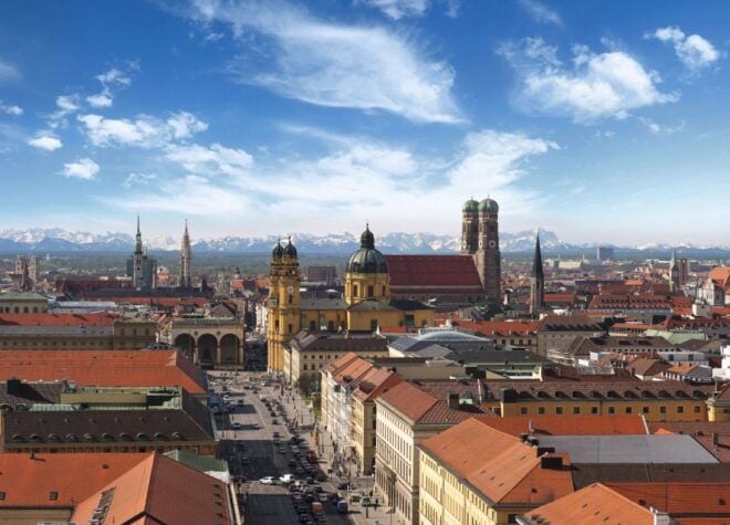 Munich: Walking Tour Old Town and Viktualienmarkt - Selecting Participants and Date