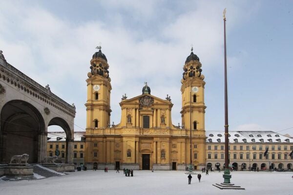 Munich: Walking Tour Old Town and Viktualienmarkt - Tips for a Comfortable Tour Experience