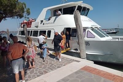 Murano, Burano, and Torcello Islands Tour from Venice - Boat commentary, comfort, and group size