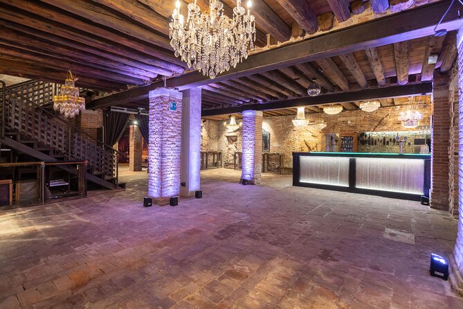 Murano Glass Blowing Demonstration-The Glass Cathedral - Common Questions