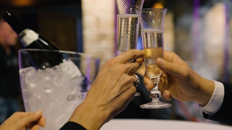 Murano: Glass Blowing Demonstration With Optional Drinks - Experience Highlights