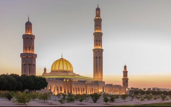 Muscat: Private Airport Transfer To/From Any Hotels - Weather-related Cancellations