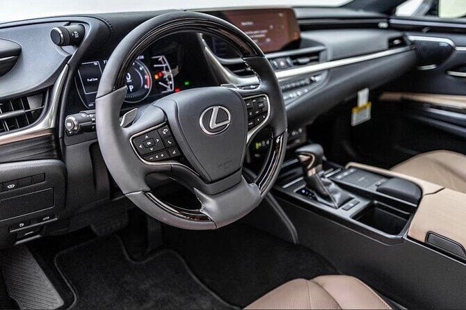 Muscat: Private Luxury Airport & Hotel Transfer - The Vehicle and Service Quality