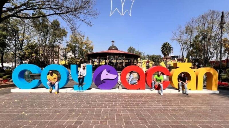 Music and Tequila in Xochimilco visits Coyoacán and CU - Discovering the Charm of Xochimilco