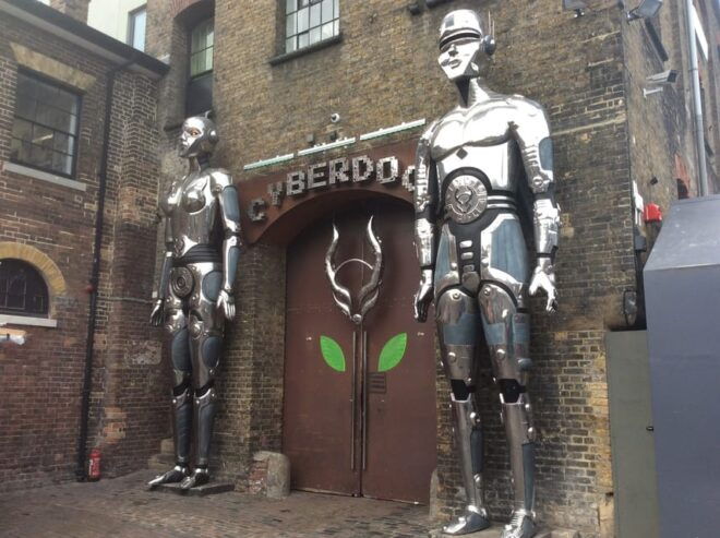 Music of London: Rock and Pop Private Tour - Suitable Attire