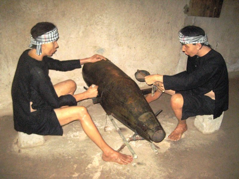Muslim Friendly: Ho Chi Minh City & Cu Chi Tunnels Full Day Tour - Guides shape how much you take away