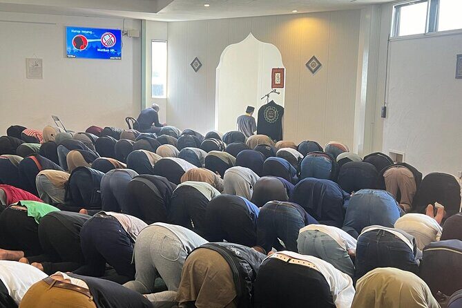 Muslim Friendly Mt. Fuji Tour with Halal Lunch and Prayer Time - Who Should Consider This Tour?