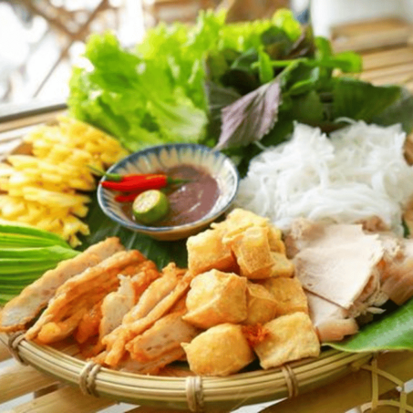 Must-Try Tour: Local Food Tour With Train Street - Accessibility Features