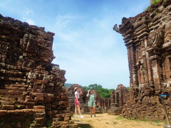 My Son Sanctuary: Deluxe Tour and River Boat Trip With Local - Traditional Vietnamese Lunch