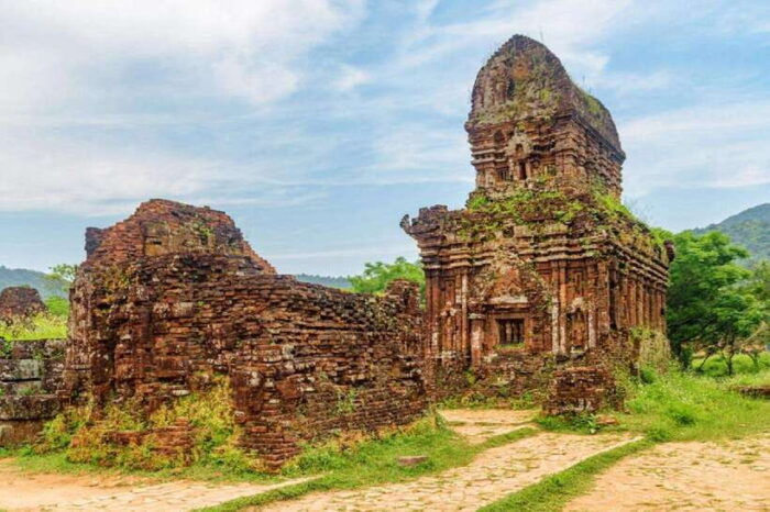 My Son Sanctuary & Hai Van Pass Transfer Hoi an To/From Hue - Lap An Lagoon
