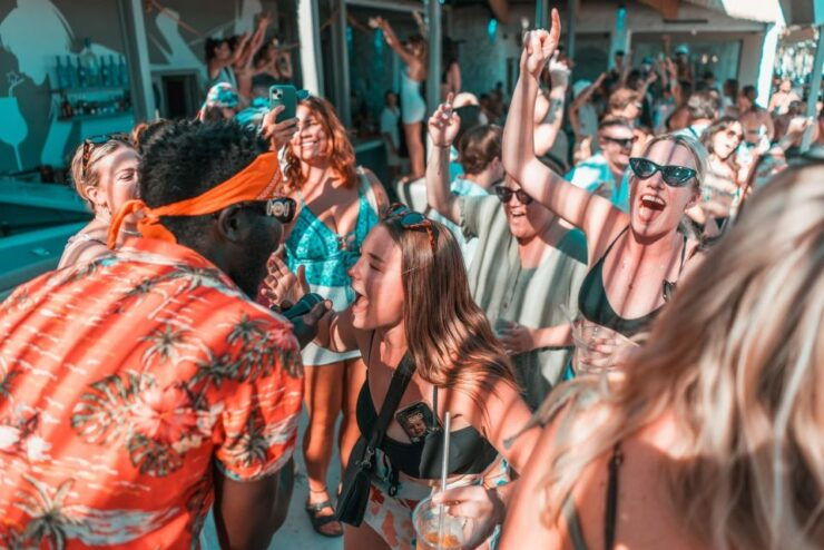 Mykonos: Best Beach Clubs Crawl Day Party - Activity Description